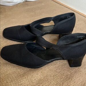 Munro Black Women's Heels.  Size 9 1/2